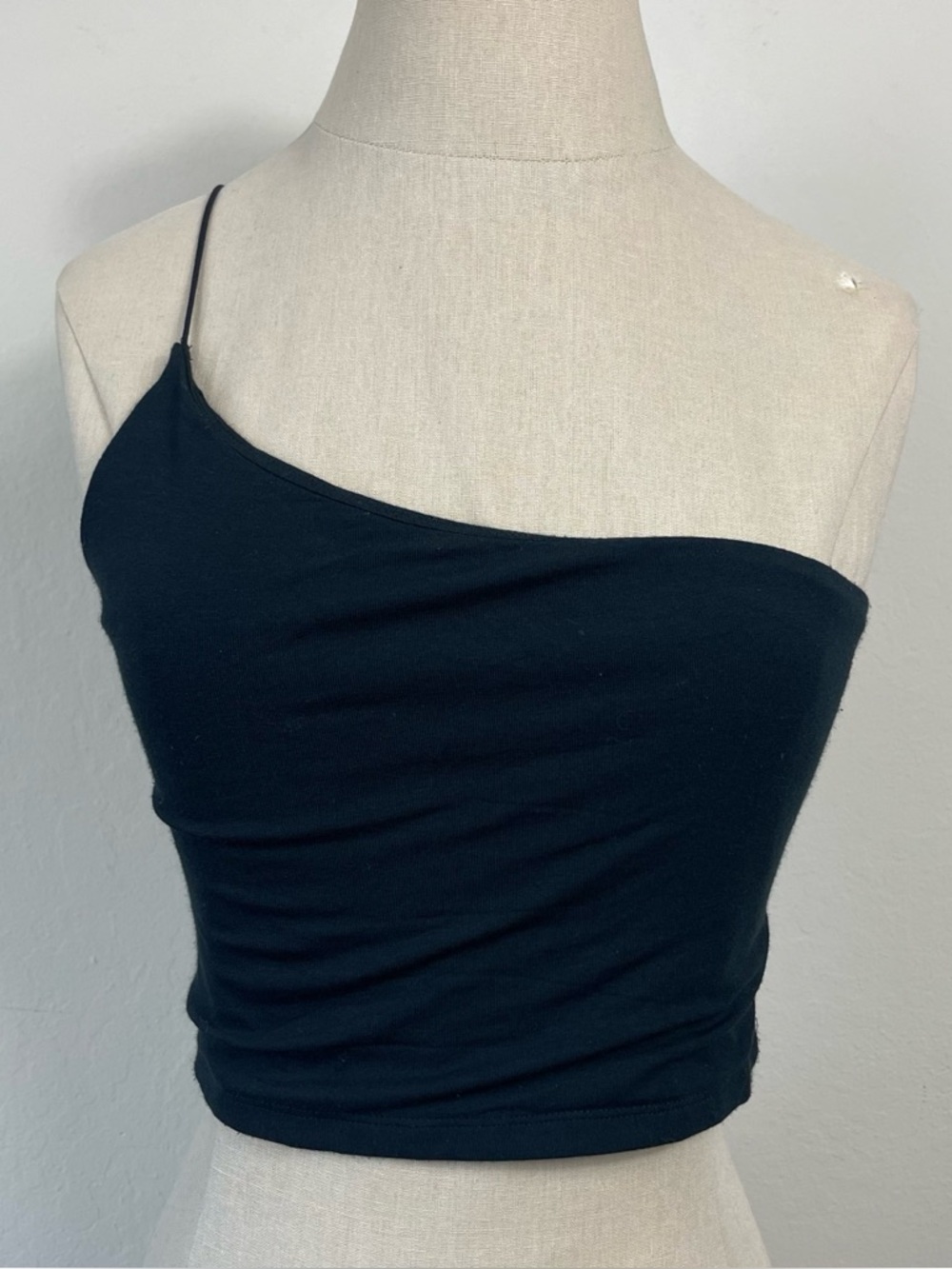 Wilfred Free Nicole One-Shoulder Black Cropped Tank Top